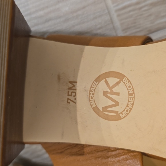 Michael Kors Angeline, Women's chunky heel, open toe sandals. Size 7.5. - Picture 3 of 5